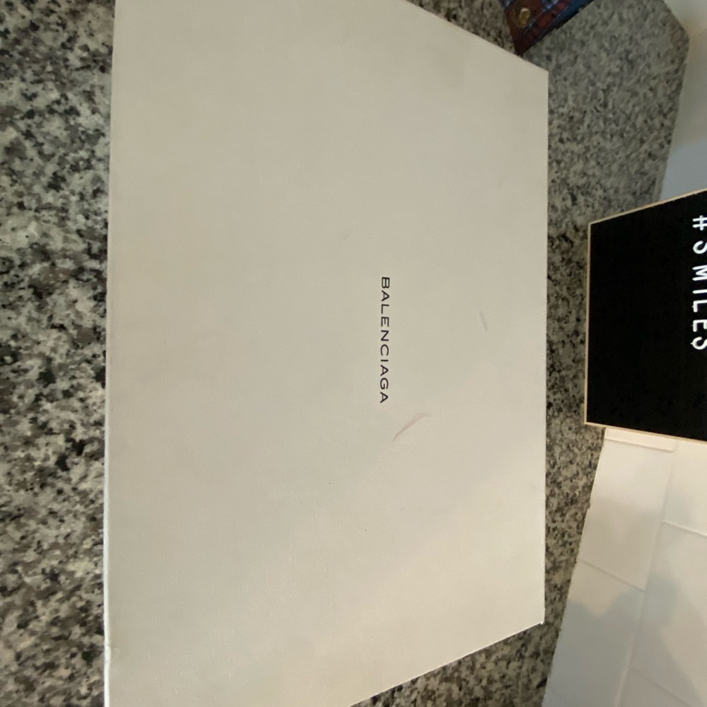 Versatile Men’s Balenciaga Sneakers